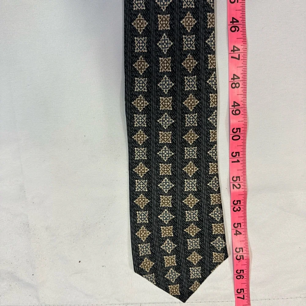 Vintage Claiborne 1995 Men’s Tie Colors Tan Blues Cream NWT NEW